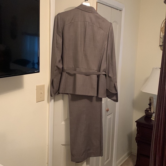 Ann Klein pant suit - Picture 3 of 5